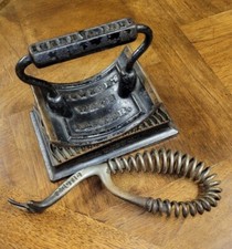 Antico Ferro Da Stiro 1800 FLUTER GENEVA  RARO FERRO e OTTONE ONDULATO + FERRO