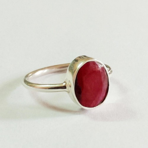 Sfaccettato rosa rubino ovale - sfaccettato,