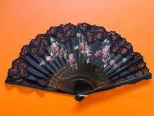 Ventaglio vintage in legno e pizzo nero. Decorato a mano