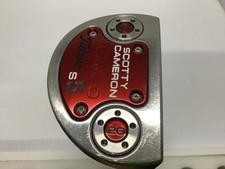 Scotty Cameron GoLo S 5 33 con mano destra