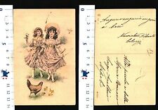 DUE BAMBINE CON VESTITI PRIMAVERILI NEL PRATO CON GALLINA E PULCINI - 27830