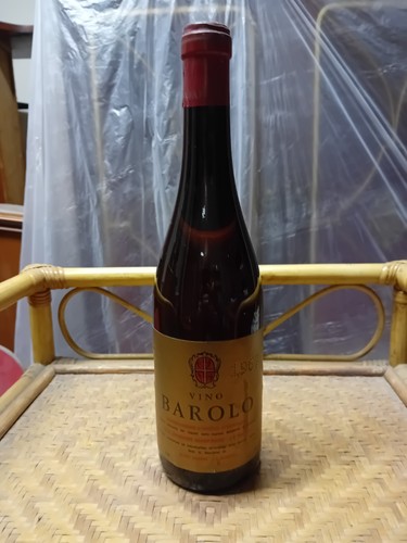 Bottiglia vino rosso barolo - bottiglia,