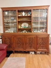 Mobile da soggiorno stile Barocco con vetrinetta.