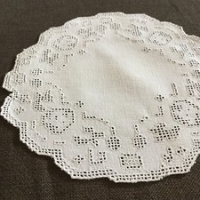 Sfilato. Antico centrino di