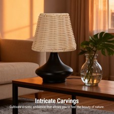 Lampada da comodino in rattan