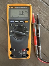 Multimetro digitale Fluke 179 True RMS NUOVO IN SCATOLA mai usato