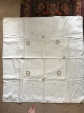 Lotto 2/9. 3 tovaglie ricamate