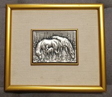 QUADRO CON PLACCA LAMINATO ARGENTO RAFFIGURANTE CAVALLI MIDA' S - VINTA
