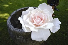 Maxi Fiore Finto Rosa Con Piedistallo