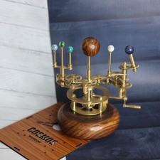 Orrery in ottone un pezzo