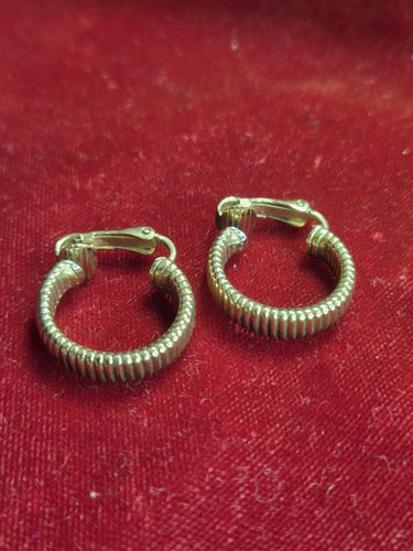 Orecchini clip firmati - a,