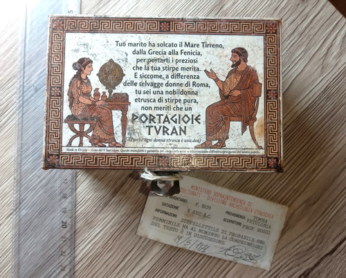 Portagioie etrusco turan - turan, stile