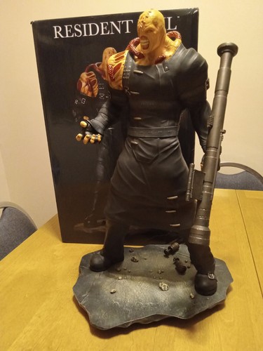 Resident evil 4 nemesis - evil, 1/4