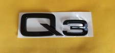 STEMMA TARGHETTA SCRITTA LOGO FREGIO BAULE POSTERIORE AUDI Q3 NERO LUCIDO OTTIMA