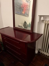 Comò bordeux con specchio e appendiabiti