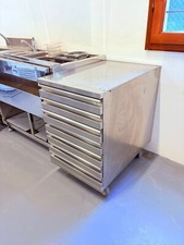 Grande cassettiera da ristorante in acciaio inox