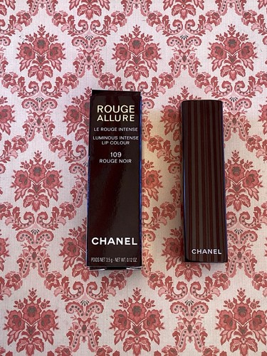 Rouge lèvres chanel - rouge, À