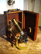 ANTICO MICROSCOPIO "HARVARD"