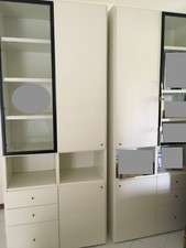 Mobile Tisettanta bianco e nero soggiorno o studio con vetrine e porta tv/stereo