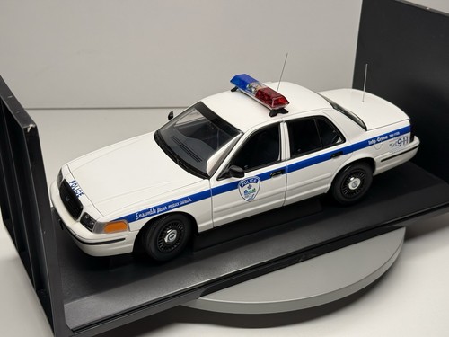 Autoart 72705 ford crown - 1/18,