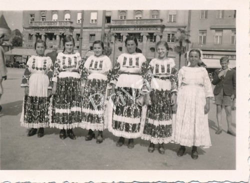 Foto giovane donne in - ii,