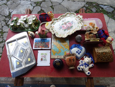 lotto per mercatini vassoi anfora tazzine stira da tavolo cartina italia ceramic