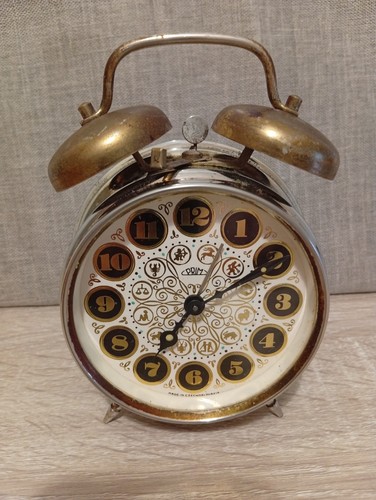 Sveglia vintage con segni - sveglia,