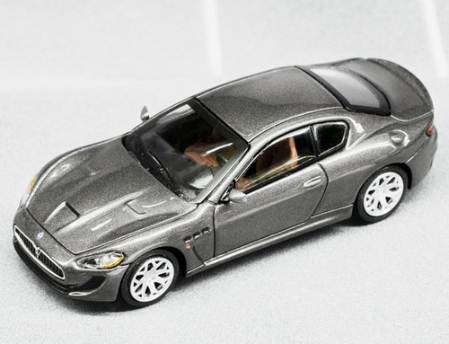 Maserati coupè grigio - -,