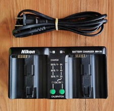 Caricabatteria originale usato MH-26 per Nikon D4 D4S D5 D6