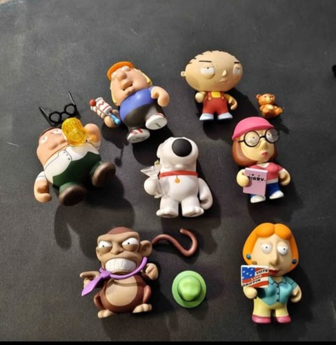 Kidrobot family guy lois - guy,