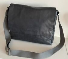 Giovanile messenger  organizzatissima  in pelle grigia  Piquadro