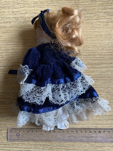 Bambola vintage porcellana - vintage, in