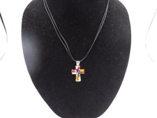 Croce in vetro firmata Alan K, Millefiore timbrata 925 su doppia catena in pelle