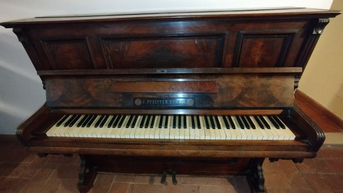 Pianoforte verticale antico