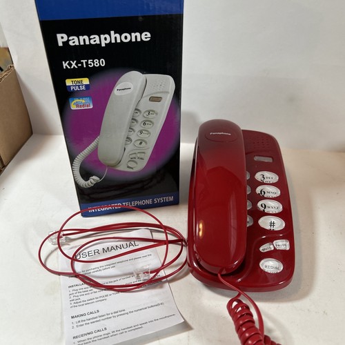 Nuovo telefono desktop rosso