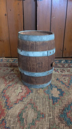 Antico secchio primitivo legno