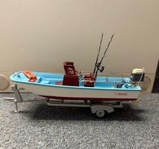 Danbury BOSTON WHALER come