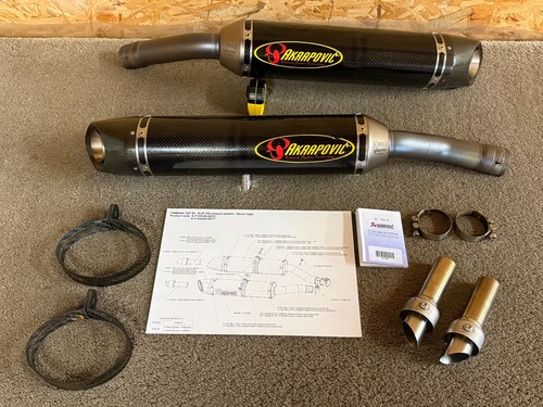 Akrapovic scarico carbonio