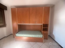 camera a ponte Completo Di Tutto + Cassettiere + Mobile A Libreria + Letto A Cas