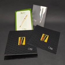 Lotto di 3 cataloghi di penne stilografiche Omas. Sbiaditure e pieghe