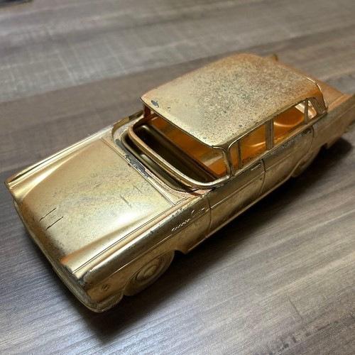 Ornamento portasigarette auto