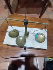 Antica Bilancia In Ottone da Orafo Farmacia Con Piano In Marmo E Legno