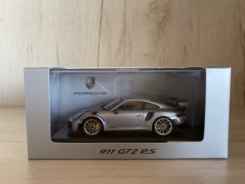 Porsche 911 991 gt2 rs - 1:43,