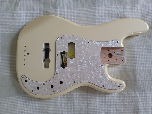Fender mim deluxe precision - fender,