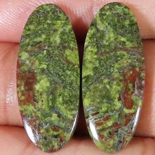 Coppia Ovale Di Gemme In Giada