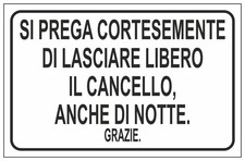 CARTELLO SEGNALETICO - SI PREGA CORTESEMENTE DI LASCIARE LIBERO IL CANCELLO