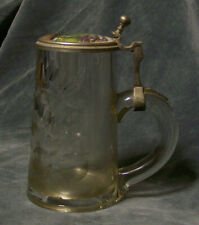 Antico boccale caraffa da birra in vetro con coperchio in porcellana dipinta