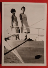 PHOTO FOTO DONNE SU IMBARCAZIONE PRUA 1940 C. ( F 25 )