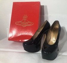Rare e iconiche scarpe Vivienne Westwood cavallo a dondolo in pelle verniciata nera