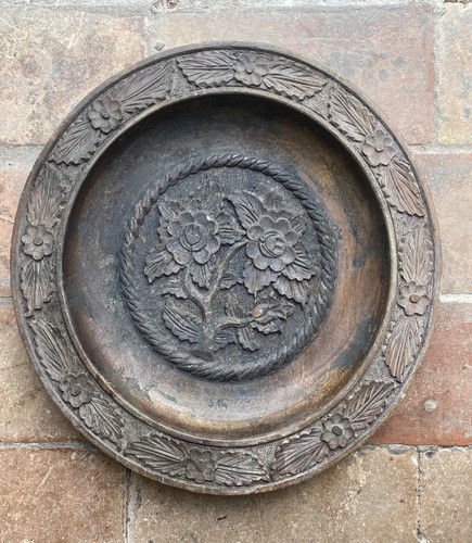 Vintage wooden plate - , carved